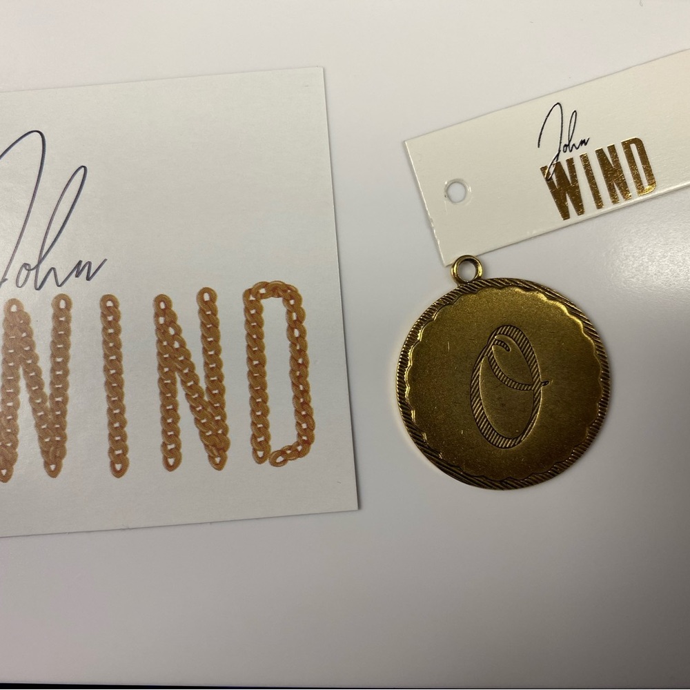 John Wind “O” initial charm (gold)